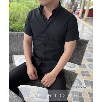 Áo ngắn tay đen cổ button down vải dệt vân chìm form áo slimfit chất liệu co giãn nhẹ thoải mái mát mịn 2025