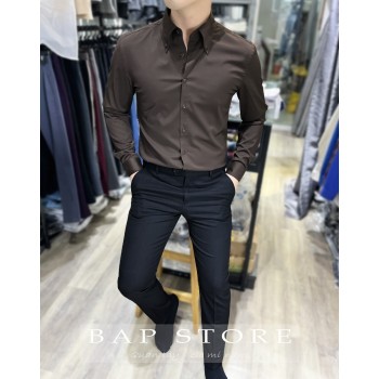 Áo sơ mi nam dài tay nâu đất bảng cổ to 9cm kiểu cổ button down cúc gài ở cổ form suông mẫu mới 2024